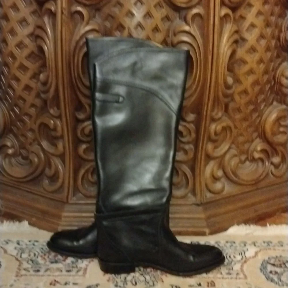 Frye   - Picture 6 of 15